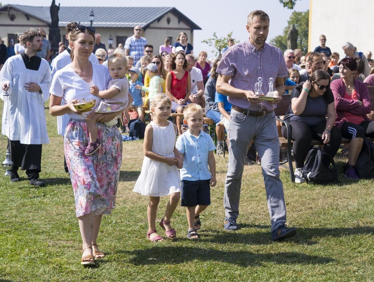 První rok fondu Donátor: Štědrost věřících v olomoucké arcidiecézi už dnes pokrývá kněžím čtvrtinu mezd