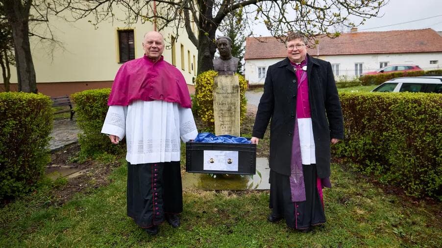 Ostatky Václava Drboly putují ze starovičského hřbitova do Brna. Ošetří je relikviarista z Vatikánu