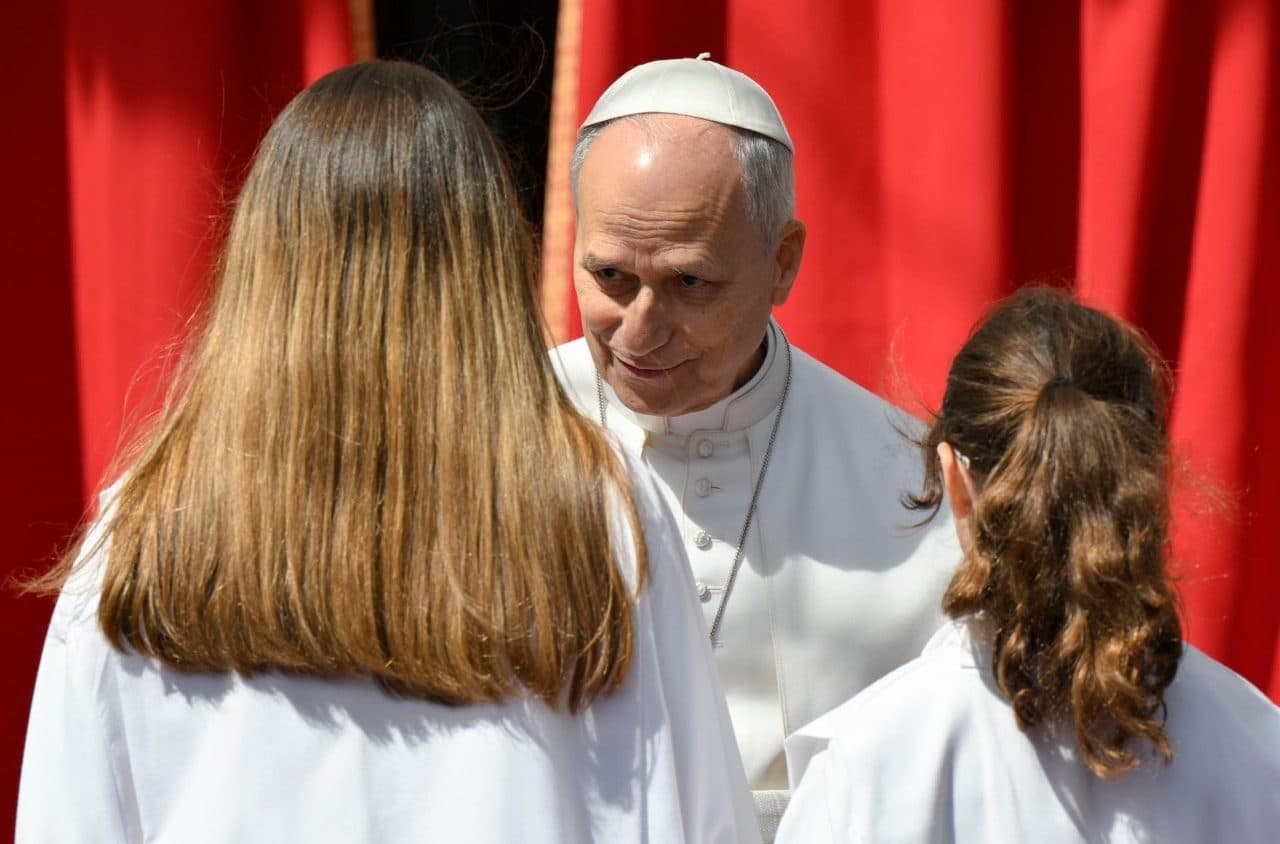Papež v Monaku vyzval k obraně lidské důstojnosti a živé víře mladých