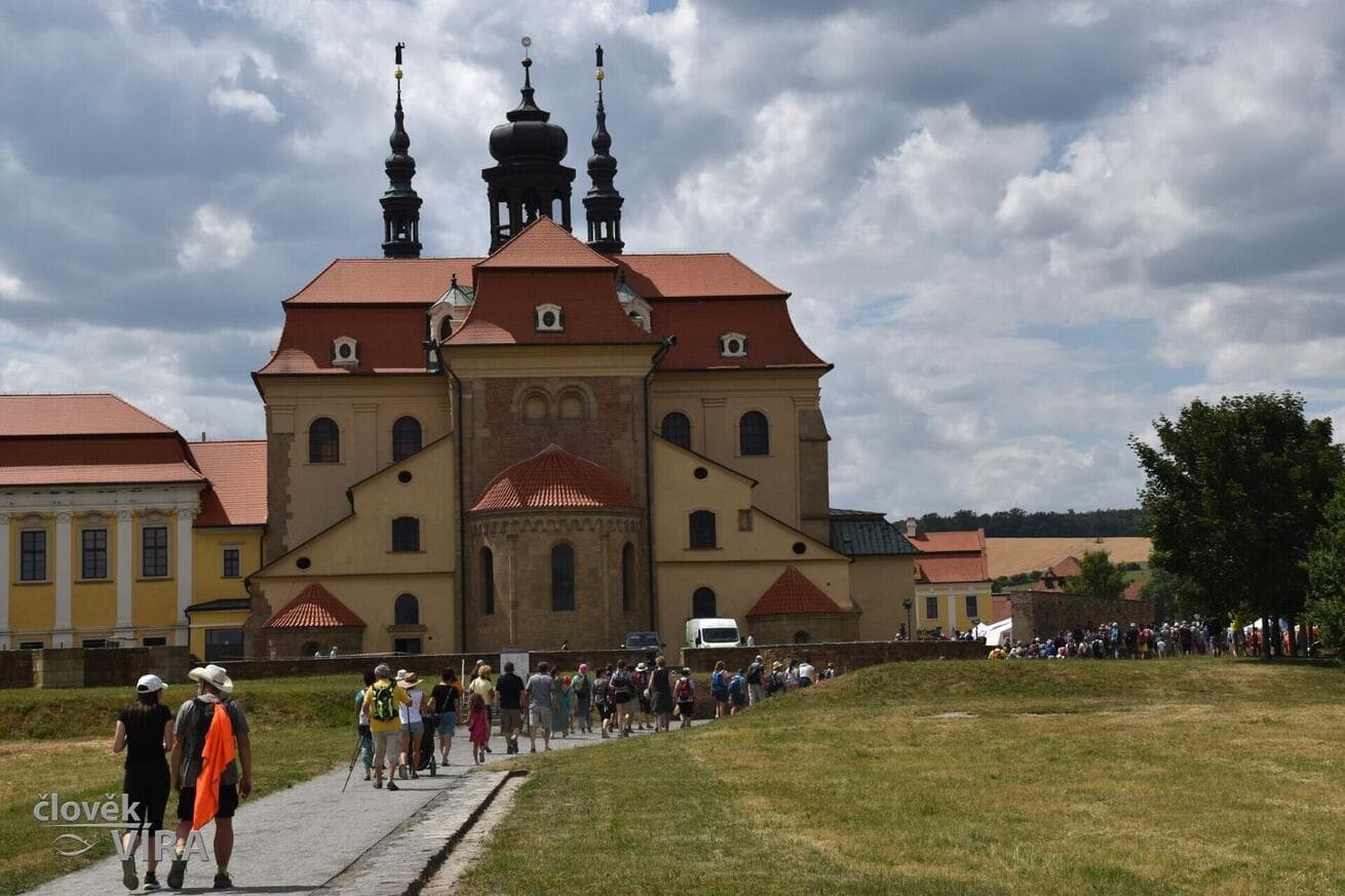 Poutníky na Cyrilometodějské stezce čeká větší pohodlí. Kraj podél trasy vybuduje odpočívky i nocoviště