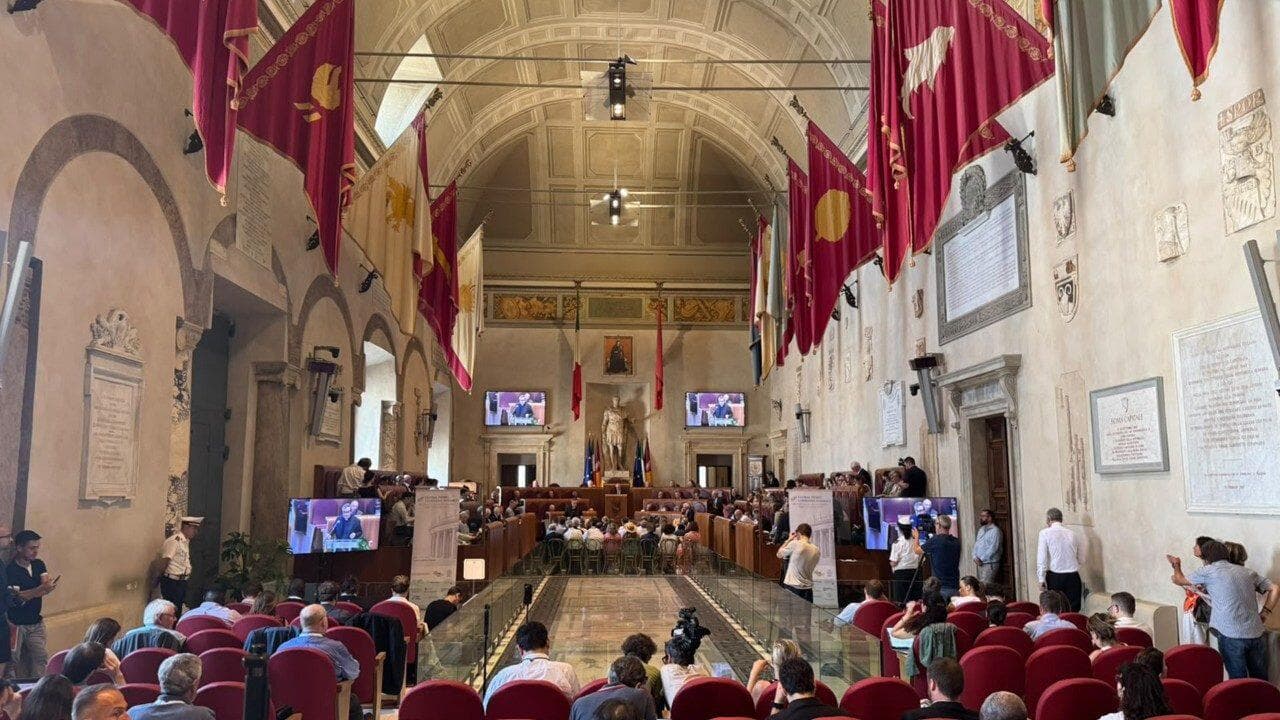 Podepsána „Římská deklarace“ o postoji k jaderným zbraním a AI