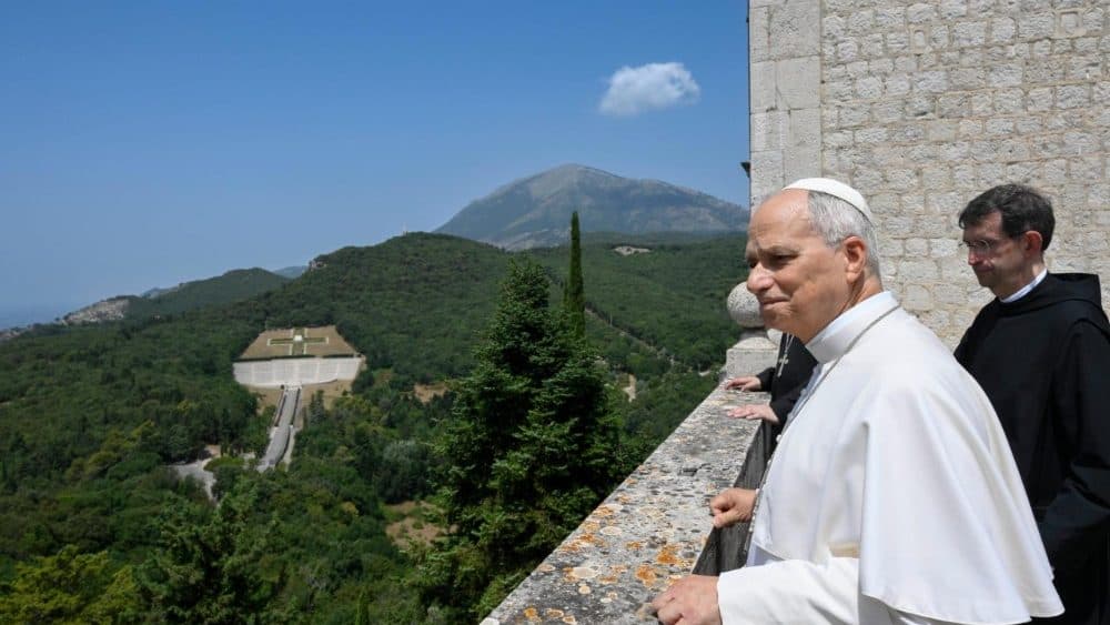 Papež Lev XIV. se v opatství Montecassino modlil za mír