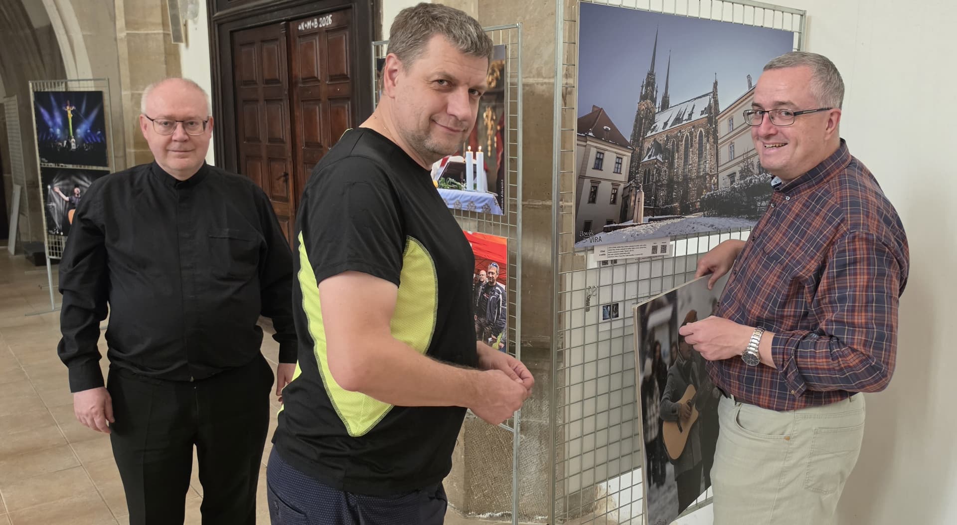 Fotografie spolku Člověk a Víra v ústeckém chrámu Nanebevzetí Panny Marie